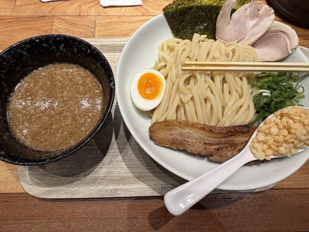 太つけ麺「とんこつ×魚介」の全体写真