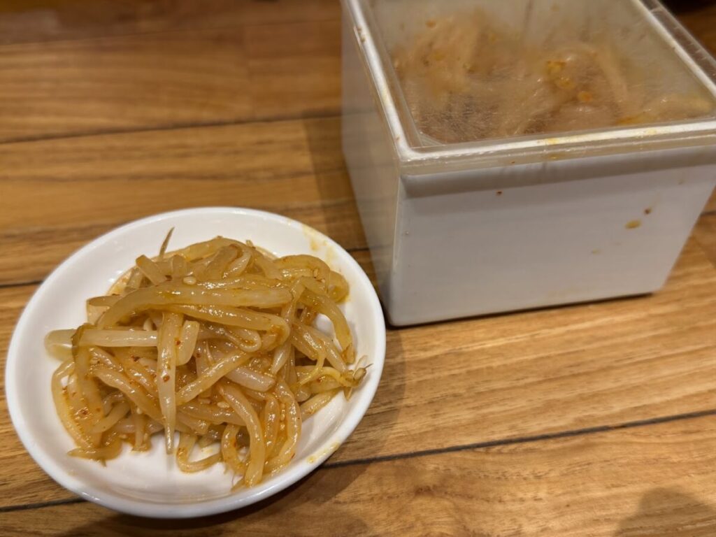 一風堂のテーブルにおいているスパーシーもやし